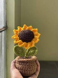 Mini Crochet Flower Pot – Handmade Yarn Plant | Cute Desk Decor | Amigurumi Gift | Tiny Plant Plush